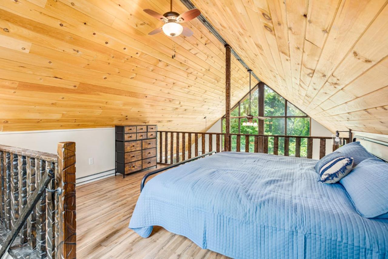 Hedgesville Quaint Loft Cabin W Hot Tub, Firepit, Deck & Grill מראה חיצוני תמונה
