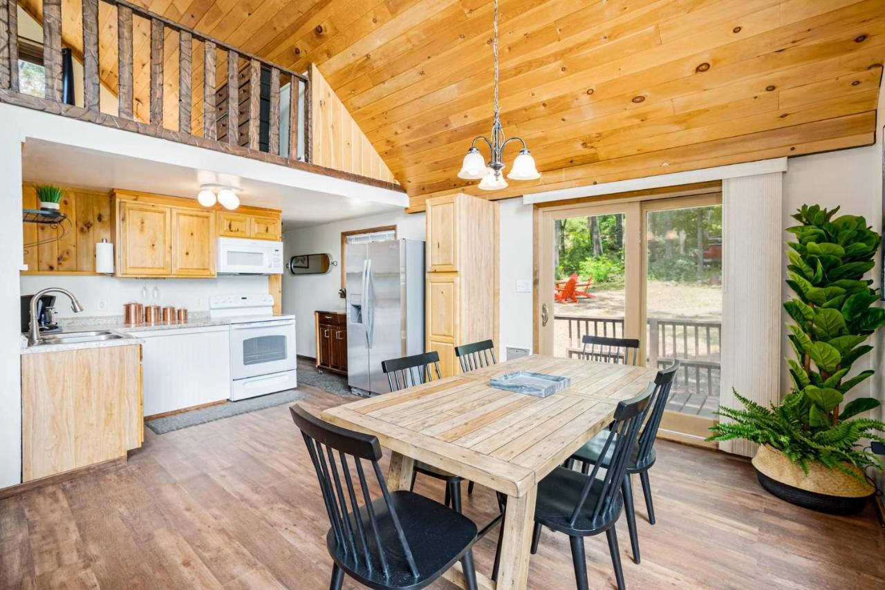 Hedgesville Quaint Loft Cabin W Hot Tub, Firepit, Deck & Grill מראה חיצוני תמונה