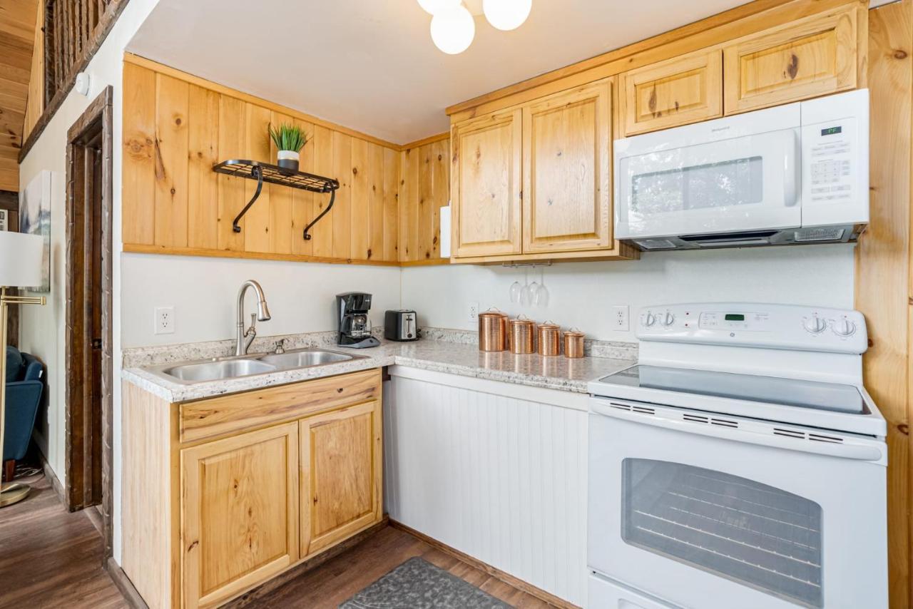 Hedgesville Quaint Loft Cabin W Hot Tub, Firepit, Deck & Grill מראה חיצוני תמונה