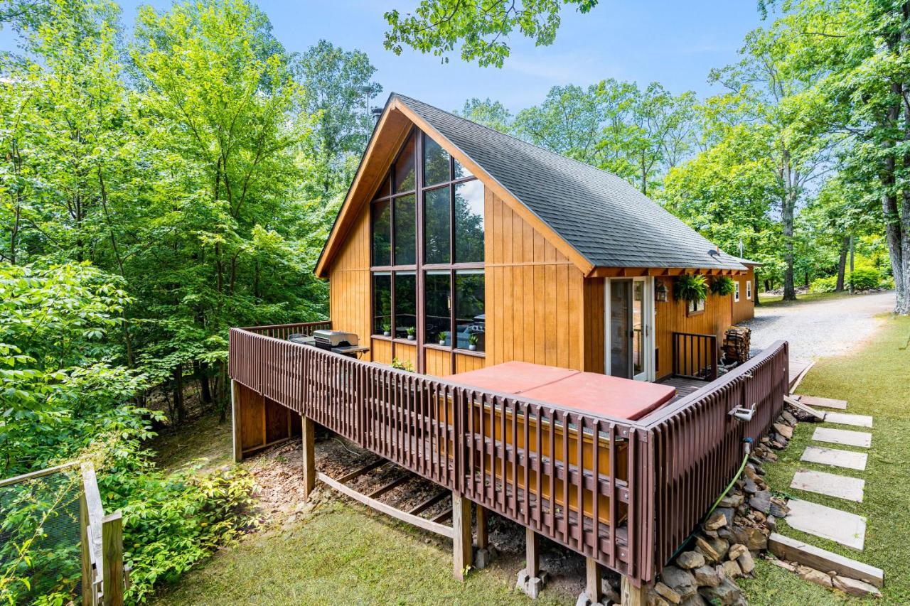 Hedgesville Quaint Loft Cabin W Hot Tub, Firepit, Deck & Grill מראה חיצוני תמונה
