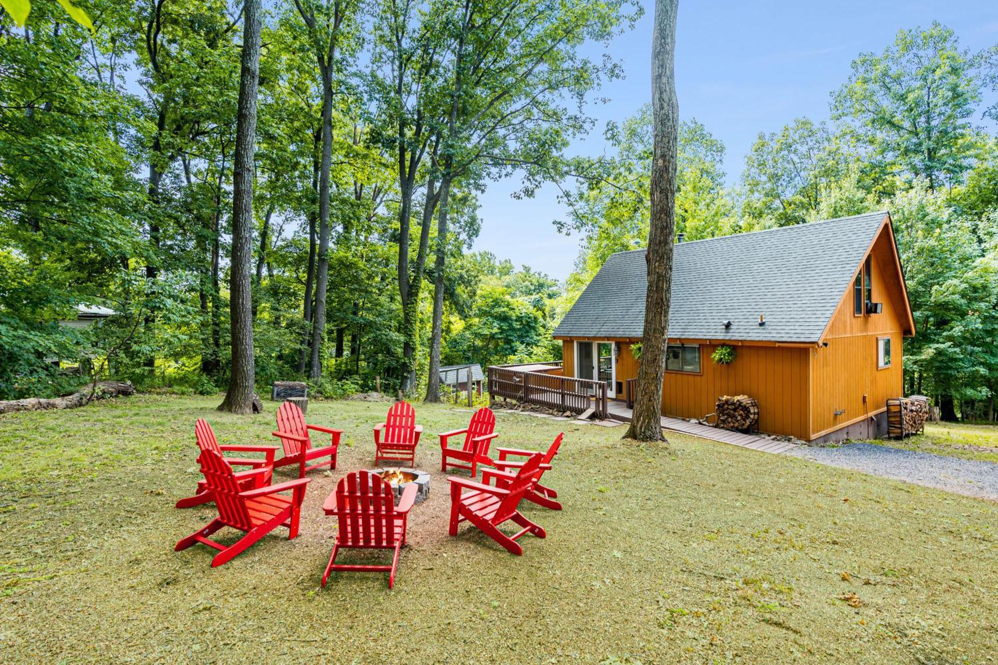 Hedgesville Quaint Loft Cabin W Hot Tub, Firepit, Deck & Grill מראה חיצוני תמונה