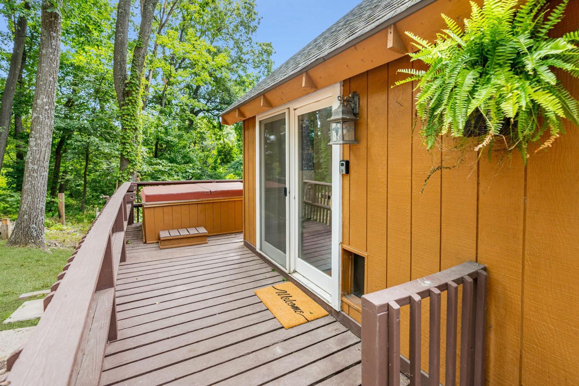 Hedgesville Quaint Loft Cabin W Hot Tub, Firepit, Deck & Grill מראה חיצוני תמונה