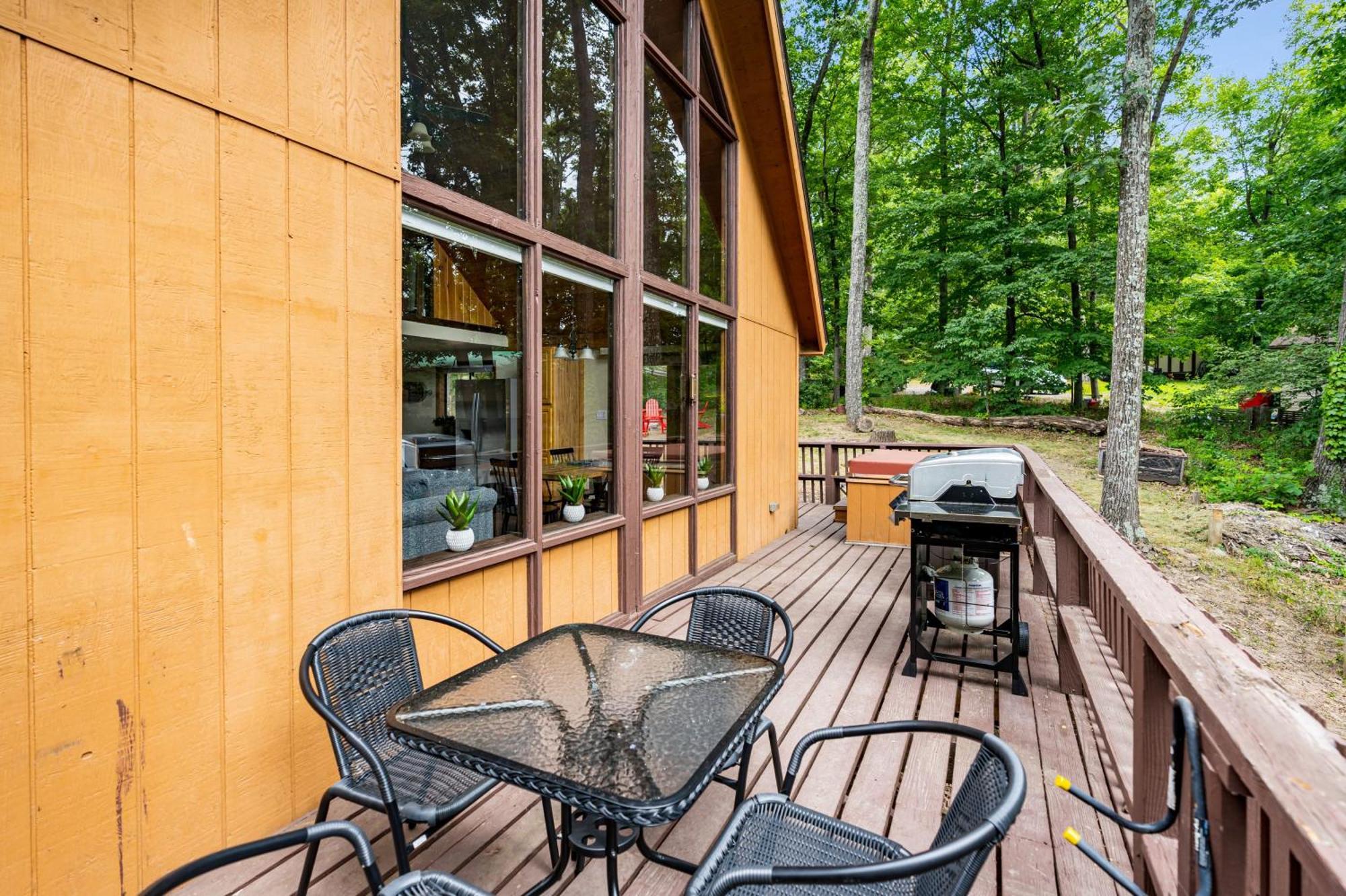 Hedgesville Quaint Loft Cabin W Hot Tub, Firepit, Deck & Grill מראה חיצוני תמונה