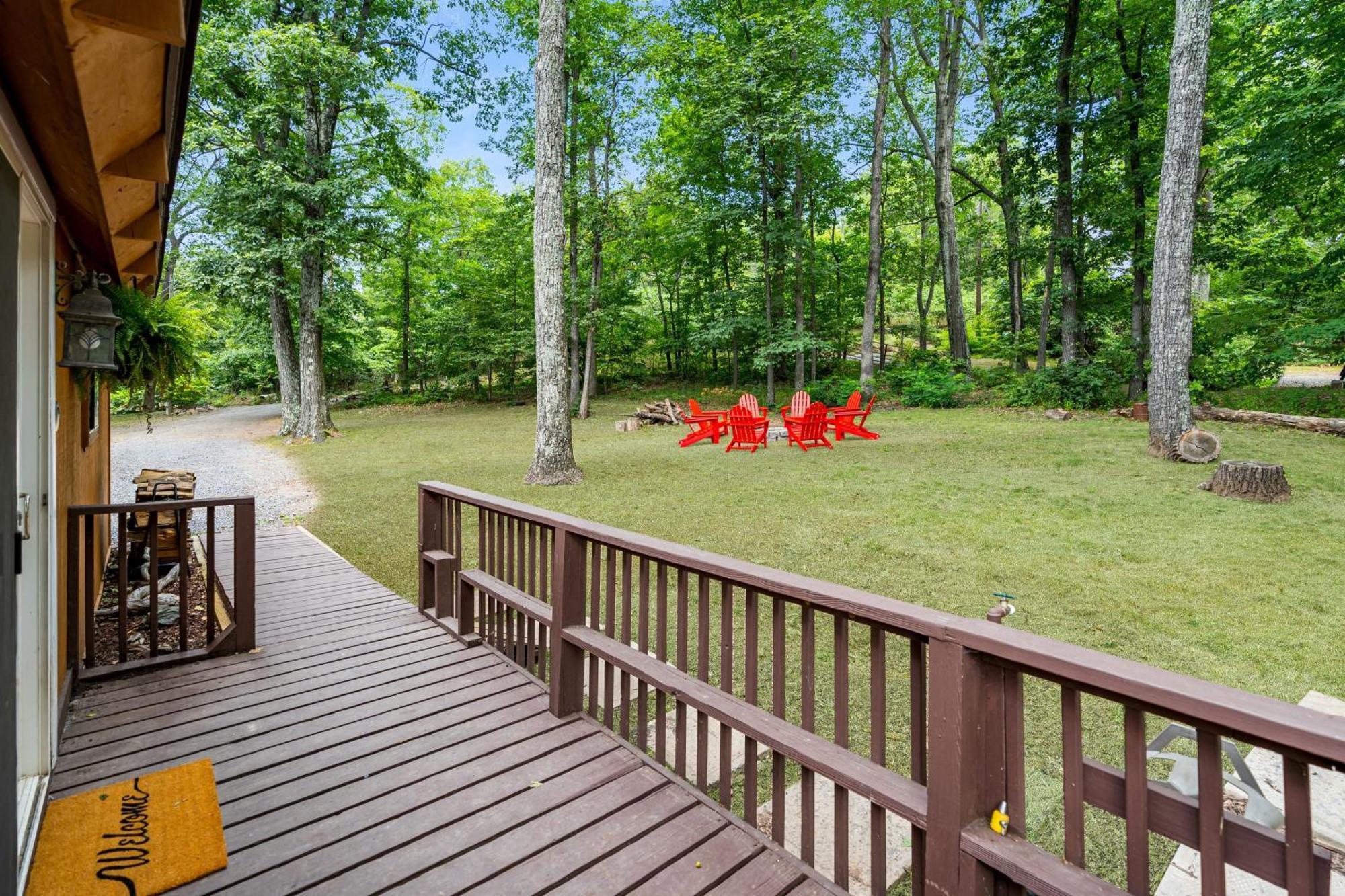 Hedgesville Quaint Loft Cabin W Hot Tub, Firepit, Deck & Grill מראה חיצוני תמונה