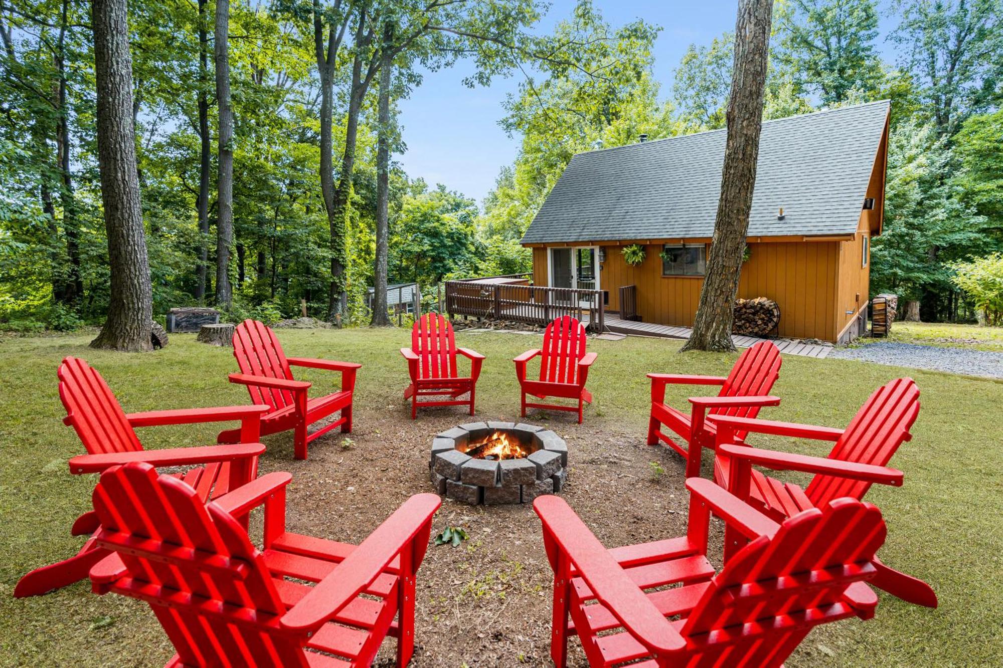 Hedgesville Quaint Loft Cabin W Hot Tub, Firepit, Deck & Grill מראה חיצוני תמונה
